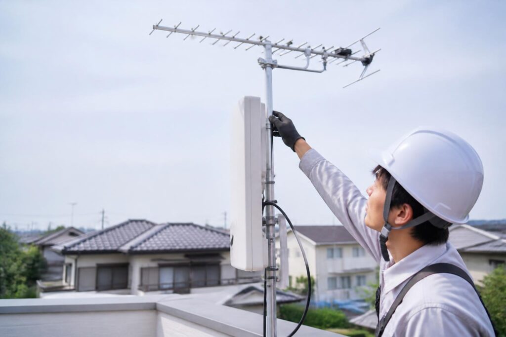 アンテナ工事で「別途費用」になりやすい項目｜受信環境・設置位置・ブースターのイメージ